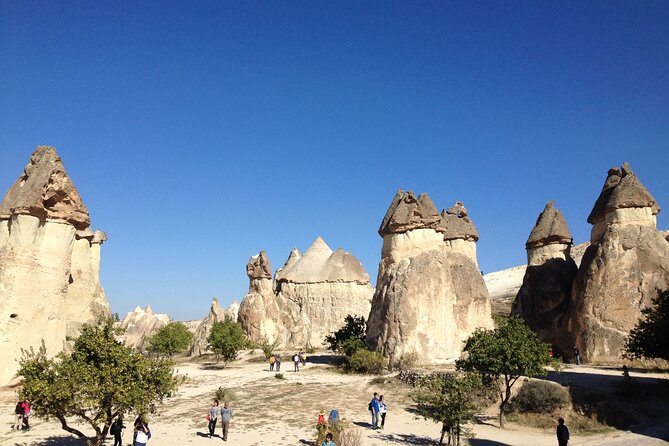 2 Days Cappadocia Red and Green Tour from Istanbul by Flight - Hotel, guide, and the practical feel of the group