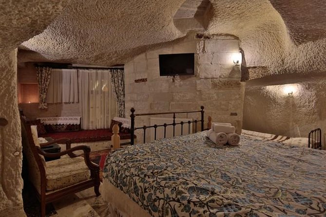 2 Days Cappadocia Tour From Istanbul - Meals, hotel expectations, and how to plan your evenings