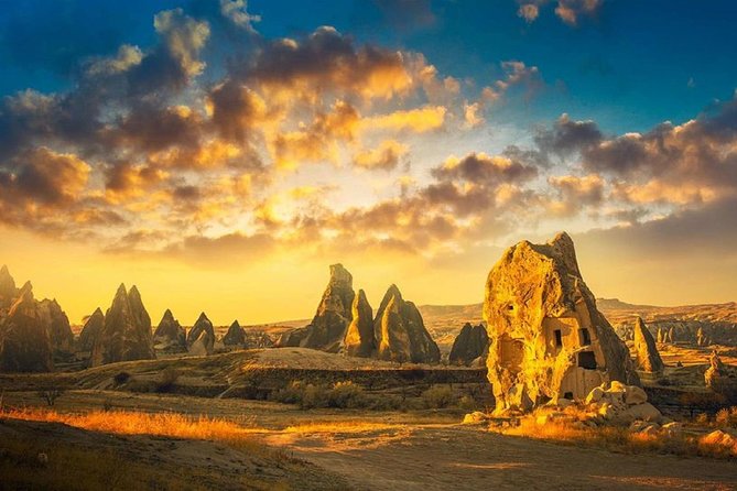 8 Days Best Of Turkey Packages tour:Istanbul Cappadocia Ephesus Pamukkale - Day 6: Kusadasi Market, Flights to Cappadocia, and Göreme Open Air Museum