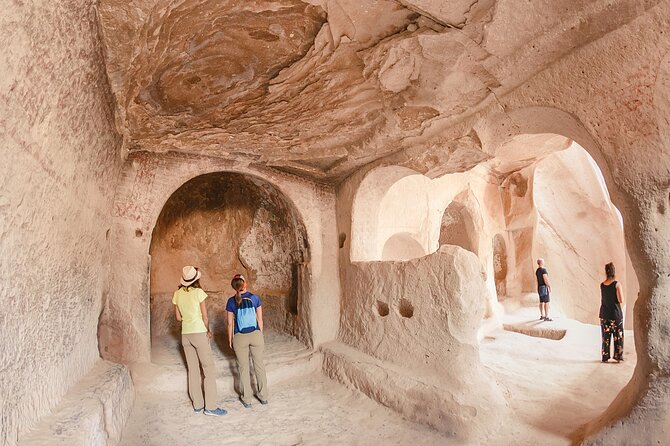 Best of Red and Green Small Group Guided Tour - Pigeon Valley, Fairy Chimneys, and Uchisar Castle: the best hit early