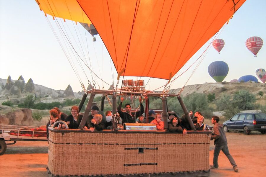 Cappadocia: Discover Sunrise on a Hot Air Balloon - Why a Cappadocia sunrise balloon flight feels like a free movie set