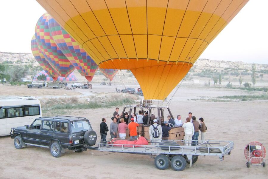 Cappadocia: Discover Sunrise on a Hot Air Balloon - The one-hour flight: what it feels like, and how to get the best views