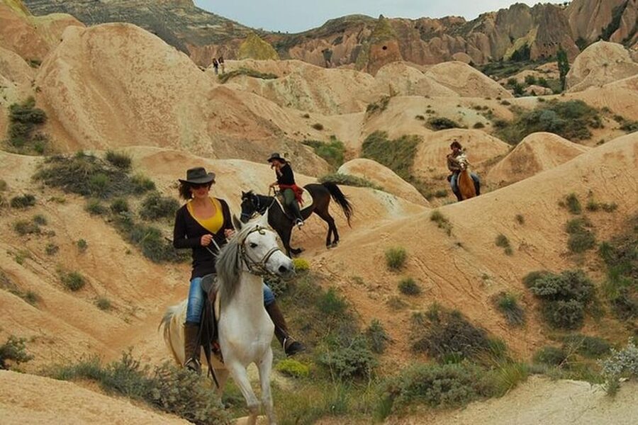 Cappadocia : Horse Riding Sunset Sunrise Daytime - What to pack: gloves, sunglasses, and simple comfort items