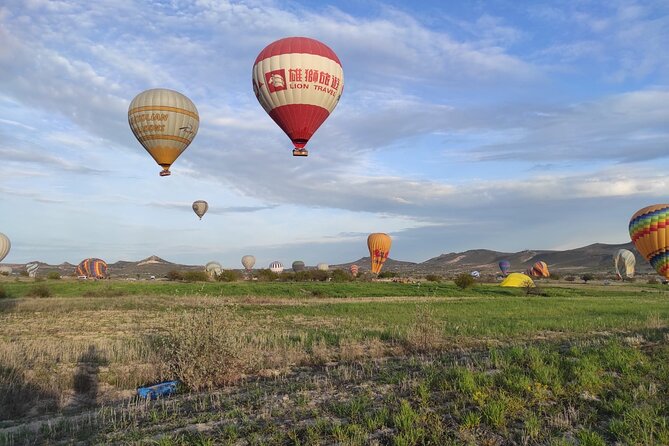Cappadocia Hot Air Balloon Flight / Over Goreme & FairyChimneys - Watching the Balloon Crew Prepare in Göreme