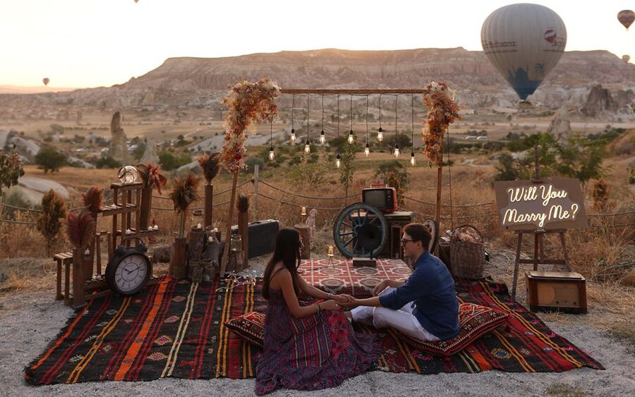 Cappadocia: Love Valley Proposal Service with Transfers - Treats included: small comfort with real value
