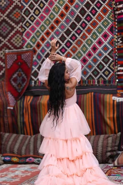 Cappadocia: Photo Shooting With Flying Dress & Carpet House - Why the flying dress works so well in a carpet house setting