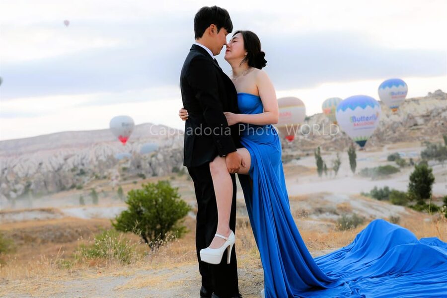 Cappadocia Photoshoot with Flying Dress - Professional Poses, 150 Photos by Email, and What That Delivers
