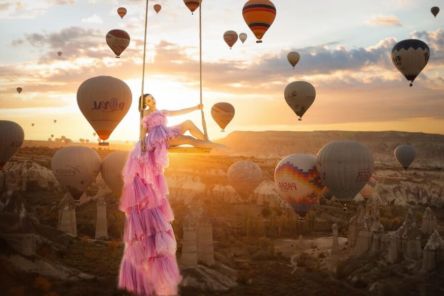 Cappadocia: Taking photo with Swing at hot air balloon view - Should you book this Cappadocia swing-at-balloons photo experience?