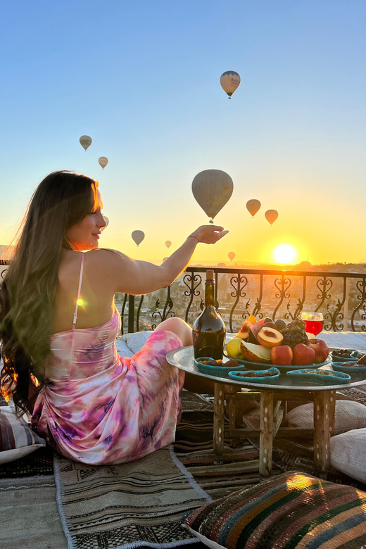 Cappadocia: Terrace Photo Spot With Balloon Flight View - How the photo shoot works, and why it stays relaxed
