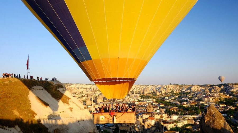 Goreme: Budget Hot Air Balloon Ride over Cappadocia - Inflation time: the moment the basket becomes real