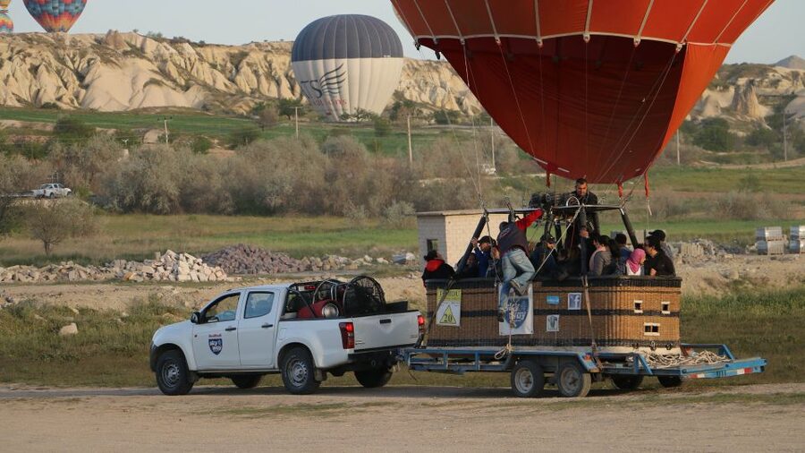 Goreme: Budget Hot Air Balloon Ride over Cappadocia - The height and the breeze: how it changes your photos