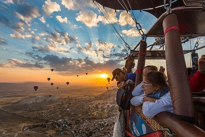 Hot Air Balloon Flight in Cappadocia with Experienced Pilots - How Pilots Handle Control, Safety, and Those Calm Pre-Flight Moments