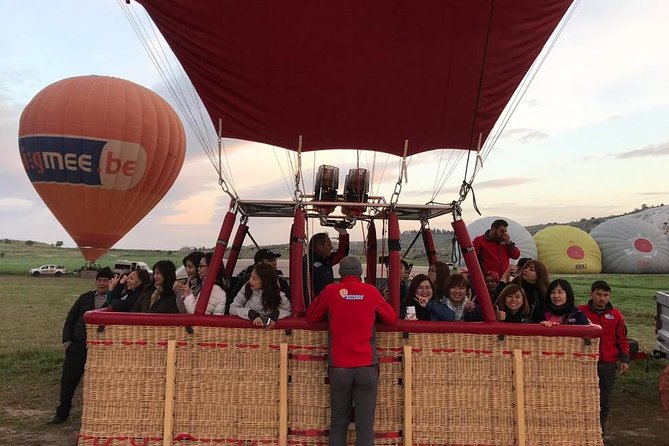 Hot Air Balloon Ride Cappadocia Goreme & Champagne party - Comfort and group size: what “up to 33 travelers” means