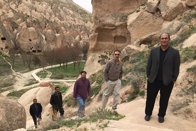 Red Tour with open air Museum - Uçhisar: the highest viewpoint with caves, tunnels, and churches