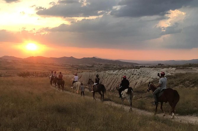 Sunset Horsebackriding-Tour through the Valleys of Cappadocia - Guides, group size, and your photo expectations